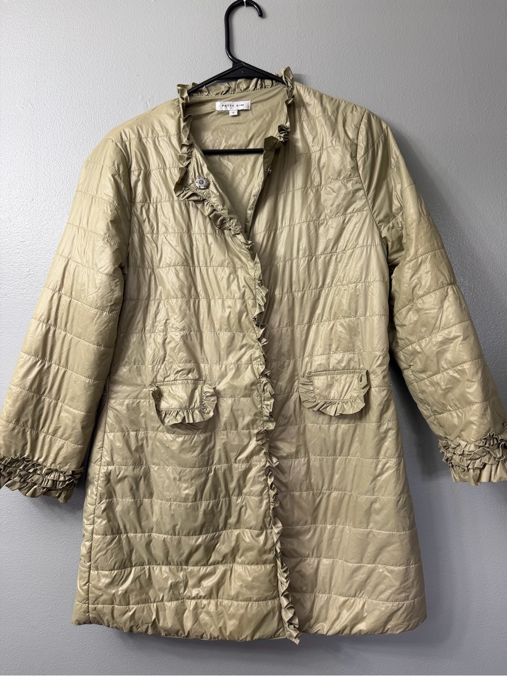 Patty Kim beige quilted puffer coat featuring ruffle trim details. Small
